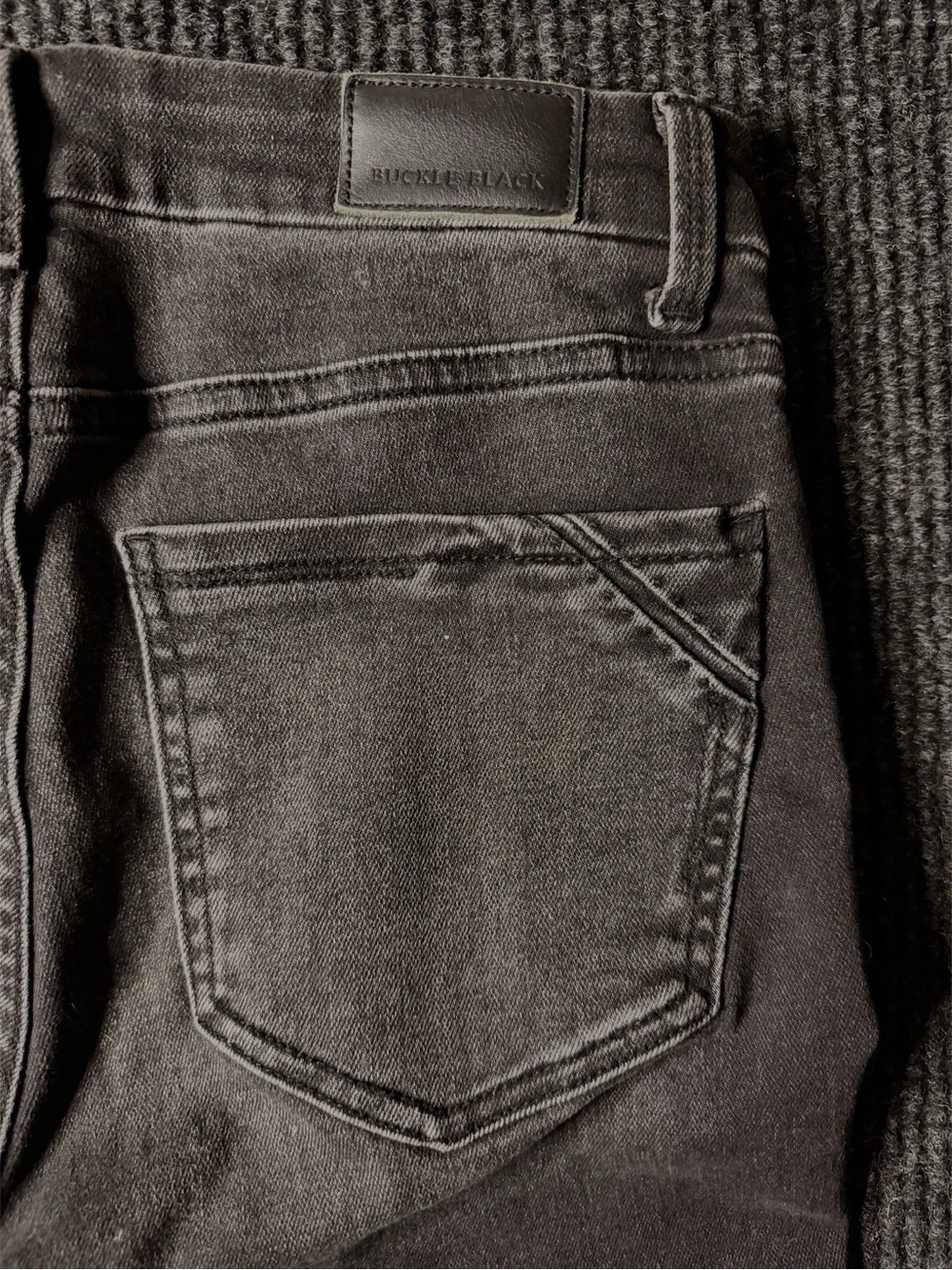 Buckle black charcoal